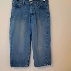 Levi's 512 "Perfectly slimming" Capri jeans